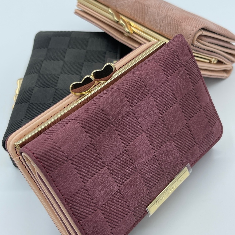 Elegant Checkered Women's Heart Clasp Wallet